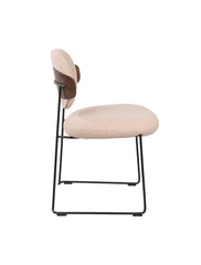 Zénith Chair in Bouclé Caramel met Walnootaccenten en Zwart Metalen Frame