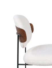 Zénith Chair in Witte Bouclé met Walnootaccenten en Zwart Frame